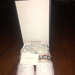 Gucci men’s ace stripe sneakers(white)size9(eu42)